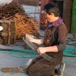 日本雕塑藝術(shù)家–大隅秀雄，透過多種類的金屬的連結(jié)，精算後的輪軸和自然風(fēng)力的帶動，將來自內(nèi)心的細(xì)膩聲音與自然環(huán)境間的和睦共存，藉由視覺、空間、體感的經(jīng)驗(yàn)，展現(xiàn)當(dāng)代創(chuàng)作的本質(zhì)。(圖為樸石藝術(shù)提供)