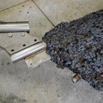 鐵製零件，利用火炬將鐵熔化後，藉由堆疊製作許多小零件，再通過焊接許多零件來製作樣式型式，而後經(jīng)由再次融化並反覆堆疊再堆疊。(圖為樸石藝術(shù)提供)