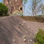 小朋友說像萬(wàn)聖節(jié)派對(duì)上，有人變裝的小妖精；也有孩子說像日本動(dòng)漫──進(jìn)擊的巨人；有人則覺得像土撥鼠可愛地探出頭來，您覺得像甚麼呢？