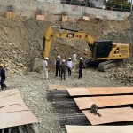 偌大的1300坪建築基地中，尋覓各式各樣的原石，每一塊宛如渾然天成的藝術(shù)品，承載著歷史的沉澱與生命歷程。