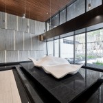 大廳水景上的藝術(shù)品    實景圖