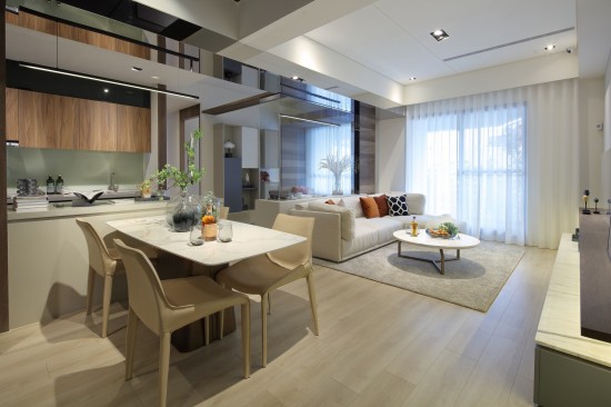 開放式動線銜接起優(yōu)雅的室內(nèi)空間，與家人友人相聚，幸福滿屋融為一景，編織成一幕幕美麗的回憶。