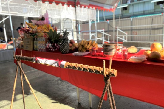 在颱風(fēng)來(lái)臨前夕，新業(yè)擇一天太陽(yáng)露臉的好日子，於吉時(shí)舉行【新業(yè)自由居】上樑儀式。