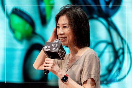 來自風(fēng)潮音樂的自然音樂製作人 ＃吳金黛，她參與製作的專輯曾獲12座金曲獎肯定，甚至兩度入圍美國葛萊美獎，引領(lǐng)臺灣「聆聽大自然聲音」的熱潮，致力於傳統(tǒng)音樂的保存與活化。