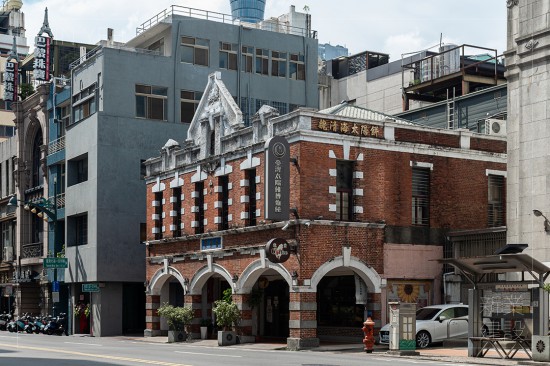 臺灣太陽餅博物館 傳承太陽餅發(fā)明人-魏清海老師傅，三代手藝的純正好滋味，將在佳節(jié)前夕為新業(yè)住戶增添另一份手作溫度。