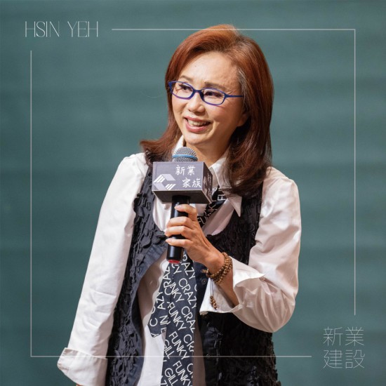 特邀 明華園首席臺柱-孫翠鳳，分享臺灣特有的傳統(tǒng)藝術(shù)『歌仔戲』，透過生命淬煉，展現(xiàn)深厚的底蘊與創(chuàng)新的精神，讓東方戲曲文化在國際舞臺上發(fā)光發(fā)熱。