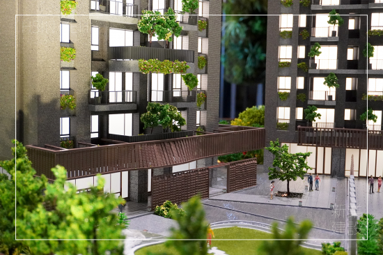 位於14期的新業(yè)大塊藏硯，清水模的素樸靜謐，敘寫入口的沉穩(wěn)基調(diào)，片片金屬瓦片牆景，彷彿風(fēng)吹水波粼粼，翻飛一曲樂章。