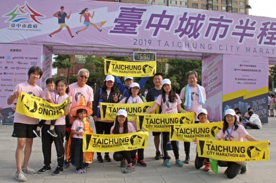 身旁的那一位，可能就是讓你堅(jiān)持完賽的理由，對新業(yè)團(tuán)隊(duì)來說，「有你有我」才能完成一場場美好的盛事。