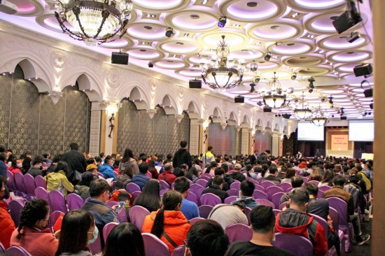 2月8日元宵節(jié)，新業(yè)宜家首次區(qū)權(quán)會(huì)，「讓彼此生活更完善」的意義上，全體住戶、新業(yè)客服團(tuán)隊(duì)及建築工務(wù)同仁，我們一同團(tuán)圓、相聚於此。
