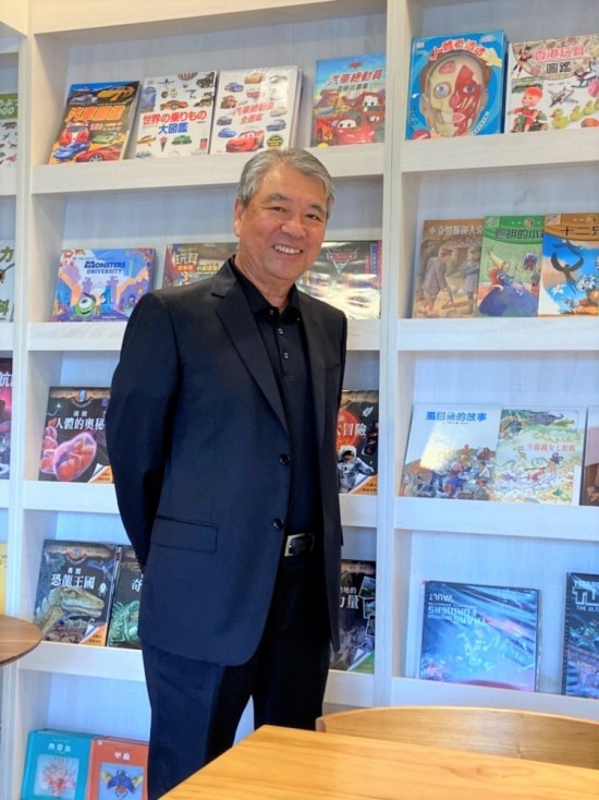 新業(yè)大家長(zhǎng)穆椿松名譽(yù)董事長(zhǎng)，於益品書屋分享：「由旅遊者角度－穿越日本史」講座。