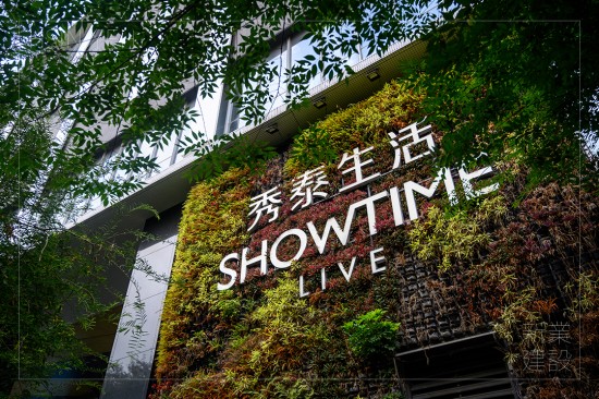 6月和煦午後與臺(tái)中的家族好友，相約臺(tái)中文心秀泰影城，一同觀賞睽違9年
強(qiáng)勢(shì)回歸的 #腦筋急轉(zhuǎn)彎 續(xù)作。