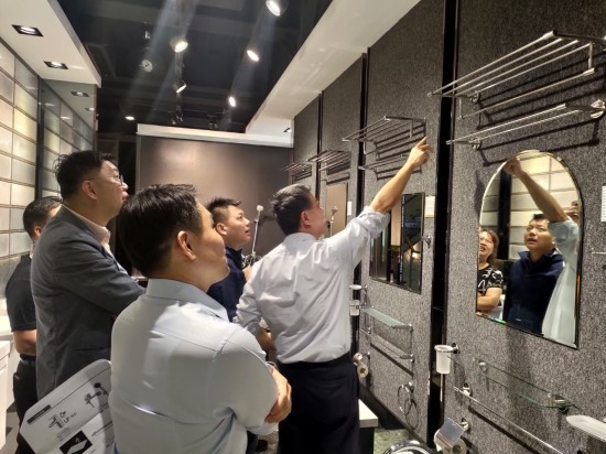 為了讓幸福更貼近您的生活，新業(yè)團(tuán)隊(duì)總是設(shè)想得更多，包含浴室收納架的設(shè)計(jì)等。