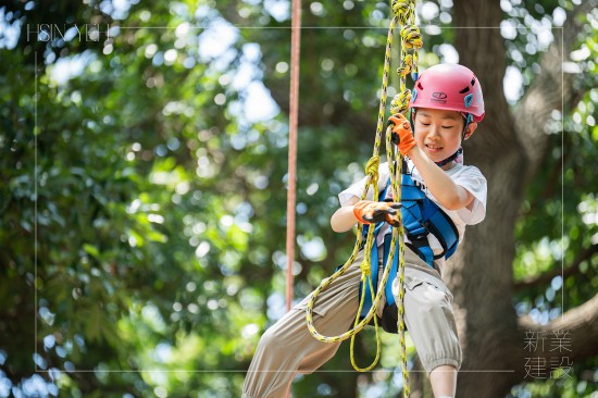 充滿新鮮感的攀樹體驗(yàn)，帶著孩子們走出教科書親近土地，共享大自然帶給我們的美好。