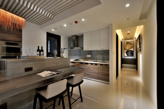 當(dāng)妳在流理檯前忙得團(tuán)團(tuán)轉(zhuǎn)時，我願意先擺盤、備料，期待著美味佳餚上桌