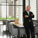 新業(yè)建設(shè)創(chuàng)辦人 穆椿松先生 榮幸受邀專訪，分享逾50載的建築歷程，道出一段記憶中的匠心故事。