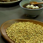 尚未脫穀完成的稻米，保留了天地間賦予的質(zhì)樸與原始香氣。