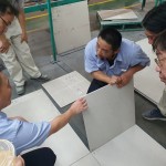 不論磁磚的用途是鋪地、上牆，或?qū)﹃柟饧帮L(fēng)雨首當(dāng)其衝的建築外牆，所需要的吸水率、抗拉力、抗酸鹼性等層面都需要具備一定的能力，方可為居家安全帶來安心的作用。