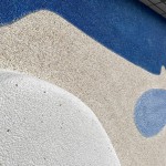 以銅線收邊，搭配各種顏色的抿石子，以不規(guī)則的形狀呈現(xiàn)每一個元素，並帶有一絲想像感。