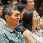 靜靜地聆聽講師的分享，秉持著將美感帶入校園的堅(jiān)持，賦予課本一個(gè)新角色與意義，希望藉由美感可以改變教育的未來。