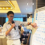 每一張紙都記錄著智慧的成果，新業(yè)職人團(tuán)隊(duì)努力化虛為實(shí)，發(fā)掘更多觸動(dòng)客戶滿意的Wow！時(shí)刻。