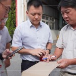 新業(yè)職人團隊一同前往苗栗磁磚窯場，跨部門的討論，與磚廠的溝通、檢驗，細細琢磨，以講究打造生活。