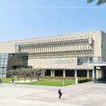 三月初春之際，相聚國家級藝術(shù)殿堂－國立臺(tái)灣美術(shù)館，聆聽一段充滿轉(zhuǎn)折起伏的星途旅程。