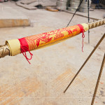 「金色鋼筋」除了視覺上的象徵性，也包含文化與信仰層面的寓意，希望這座建築能夠堅固耐久，帶來好運、財富與平安。