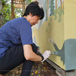 藝術(shù)家使用純天然的礦物水性塗料點(diǎn)染每個(gè)角落，貨櫃屋歷經(jīng)改造後，展現(xiàn)全新的風(fēng)貌。