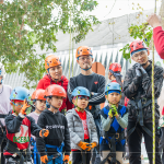 聽著老師的詳細(xì)解說，了解攀樹的安全性與技巧，無論是大人、小孩都迫不及待地準(zhǔn)備大顯身手一番。