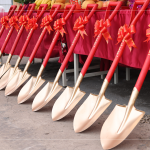 新業(yè)建設(shè)於中華民國114年1月15日吉時舉行動土儀式，以金鏟鏟土，象徵未來工程一切順心，諸事大吉。