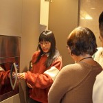 「嵌入式烤箱」正是我們烹調(diào)時的得力助手，時間及溫度的掌控，透過智慧化及自動化，不必在廚房忙得團團轉(zhuǎn)!