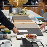 嚴選合宜的廚具板材，搭配帶有溫度的紋路設(shè)計，在建築師細膩的眼光下，規(guī)劃出最適合且匹配的物件。