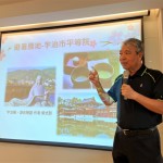 新業(yè)建設(shè)穆椿松名譽(yù)董事長(zhǎng)，講座當(dāng)天彷彿化身為「說書先生」，帶領(lǐng)大家穿越時(shí)空進(jìn)入日本武士時(shí)代。