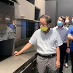 新業(yè)卓勝隆董事長帶領(lǐng)職人團隊廚具選品，除了外觀的整體適配性，材質(zhì)是否不易沾附油汙、易於清理；動線流暢、備料及下廚的檯面寬廣，發(fā)揮廚藝一氣呵成，是新業(yè)職人所追求的餐廚美學。