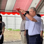 新業(yè)建設(shè)-名譽(yù)董事長(zhǎng) 穆椿松(中)為首，帶領(lǐng)團(tuán)隊(duì)誠(chéng)心祈神，保佑施工過(guò)程的順?biāo)炱桨?，奠基順利大吉！打造臺(tái)中北屯極致「非凡品」。