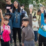 淨(jìng)溪結(jié)束後，邀請小朋友分享此次淨(jìng)溪心得，提問到「垃圾是誰製造出來的？」孩子們竟異口同聲地說『是我們亂丟的垃圾』。