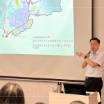 新業(yè)建設(shè) 蕭智夫 建築師，至東海大學建築營隊與學子們分享，在房地產(chǎn)業(yè)中建設(shè)公司與建築事務(wù)所的角色，藉由淺談分享，讓孩子們初步了解並認識房地產(chǎn)業(yè)。