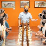 由太陽餅博物館 陳瑛宗執(zhí)行長，帶領(lǐng)住戶體驗這單純卻不簡單的經(jīng)典糕餅-太陽餅。