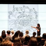 風(fēng)塵僕僕遊歷回來，楊士毅將這份感動(dòng)轉(zhuǎn)為創(chuàng)作，畫了一張「媽媽」送給母親，每一位媽媽都似乎具有十八般武藝，用強(qiáng)壯的雙腿站在大地，把孩子高高舉在天空。