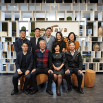 大雅廚具 楊素真董娘(右二) 特別現(xiàn)身並熱請款待與 新業(yè)建設(shè)創(chuàng)辦人 穆椿松先生 (左二)及部門主管一同合影。