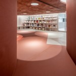 讓孩子迫不及待追、跑、跳的多元化空間，添了幾許來(lái)自童話書的書香氣息。