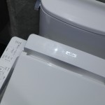 對於肌膚較為敏感的家人來說，或是在寒冷的天氣中，TOTO智慧免治馬桶都能早一步知道，滿足全家大小的暖心呵護。