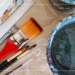 各式多樣性的畫筆，方能完成一項專屬的作品，創(chuàng)作的同時，也是記錄生活的方式。