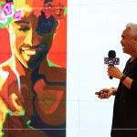 藝術(shù)家以自身作品、國(guó)家風(fēng)景、人文藝術(shù)等照片，視覺(jué)搶眼又震撼，新業(yè)家族們紛紛拿起手機(jī)記錄這美好的片刻。