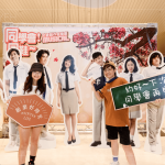 精心製作的手拿牌，不僅只提供給新業(yè)住戶(hù)，也讓現(xiàn)場(chǎng)的民眾能夠自行拍照留念，記錄下這難忘的藝文日。