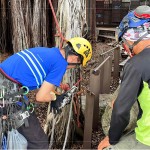 每次的攀登任務需慎重且仔細，搭配上同伴的協(xié)助，才能安全攀登，準確執(zhí)行。