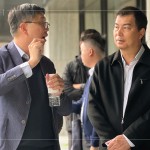 新業(yè)建設(shè) 蕭智夫 建築師(左一)與同業(yè)先進(jìn)們分享設(shè)計(jì)想法，以機(jī)能為先，優(yōu)雅為心，以現(xiàn)代建築為語(yǔ)彙，著重建築線條與虛實(shí)進(jìn)退間的比例。