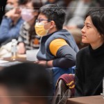 靜靜地聆聽著講師的分享，一筆一劃，道出老師傅的匠心獨(dú)具，與一段代代相傳的故事。