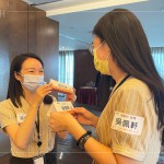 首先引導(dǎo)每組同仁們彼此自我介紹，培養(yǎng)組別間的默契，一起為今日的課程做好準(zhǔn)備。