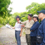試著從不同方向觀察樹的姿態(tài)，擇樹考量的各層面，任何角度希望達到美的平衡。